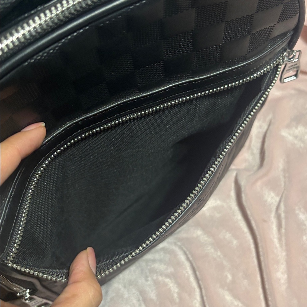 LV backpack - Picture 5 of 11